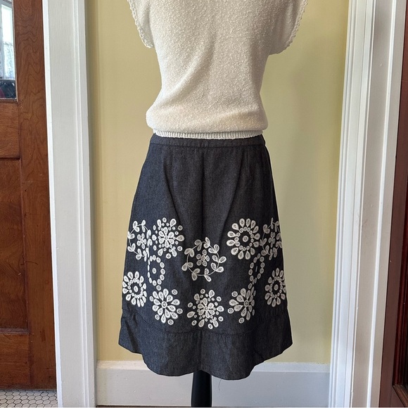Ann Taylor | Blue-Gray A-Line Knee Length Skirt with Cream Floral Embroidery - Picture 2 of 9